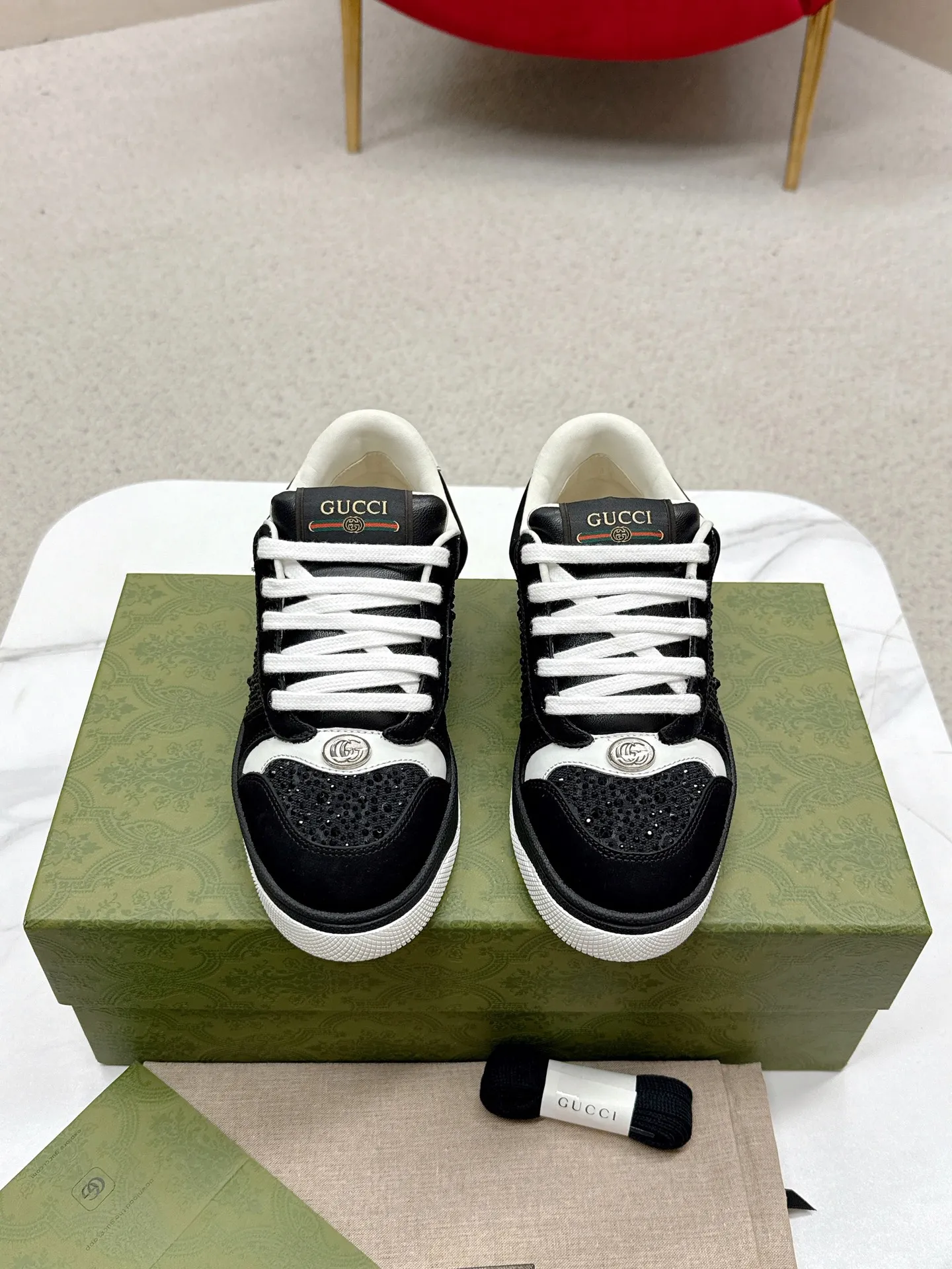 👟👟Ex-factory price 480👟👟 Women's Shoes Women's Clothes Gucci - Purchasing version GG series distressed dirty shoes - hot style coming! 9 times out of 10 sales, you will definitely get the money. Ready stock! Spot goods! Spot goods! New colors added - the ultimate version on the market! Purchase the original version and develop it... fabric, material, outsole, and details can be compared at will! Open-mold Swarovski one-to-one replica rhinestone chain...Metal cherry pendant...Metal double G crystal cylindrical mark...Gucci original customized narrow webbing...Super flash series - flash diamond chain. The cherry decoration is detachable and can be changed into two to match with each other to show your personality. Exclusive color-brushed cowhide fabric. Hand-made distressed is very textured and has a sense of luxury! The details of the workmanship can be seen in the drawings, and no line is missed. The original terry cloth is delicate, soft and more comfortable and breathable, privately stamped two-color original T👟👟Ex-factory price U outsole (lower layer is wider, upper layer is narrower) Supporting packaging ⭐️ Size: Female 35-40 (Female 41)
